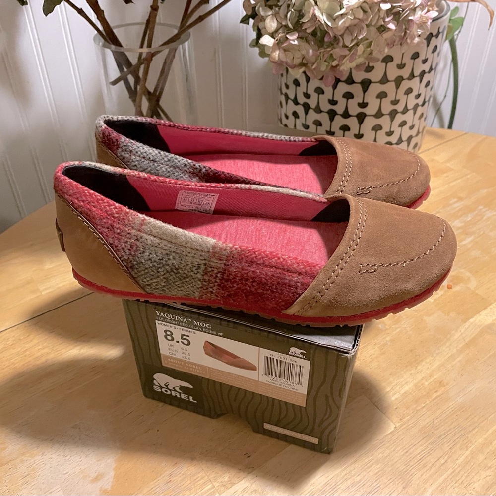 NEW IN BOX Sorel Yaquina Moc flats women 8.5 red